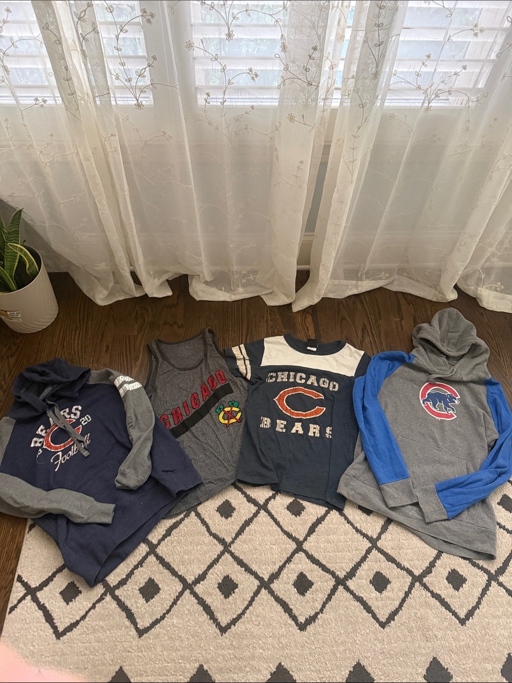 Chicago Bears/Cubs/Hawks women’s sports Fan Bundle Pack